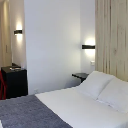 Lois Hotel 2*
