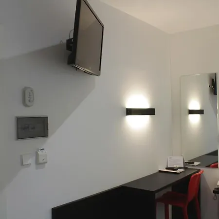Lois Hotel 2*
