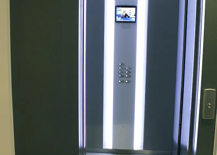 מלון Lois א-קורוניה